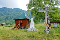 Управляющий Горноалтайской епархии на кордоне Беле Алтайского заповедника отслужил в Никольской часовне водосвятный молебен 