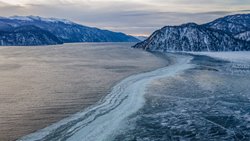 Лёд был да сплыл: хроника попытки Телецкого озера замёрзнуть в районе заповедного села Яйлю